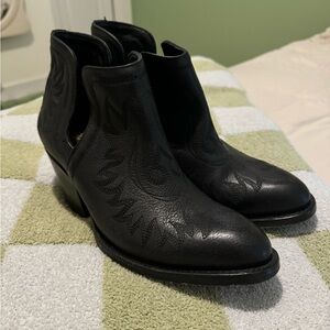 Ariat all black leather ankle boots size 8